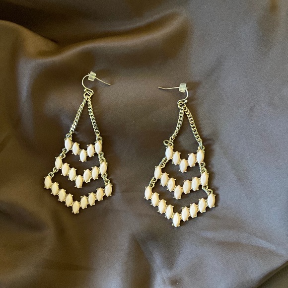 Francesca's Collections Jewelry - Dangling Peach/Cream occasion earrings